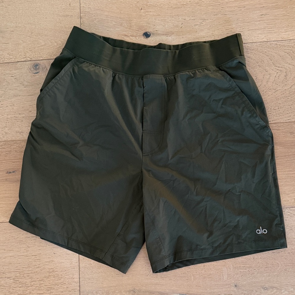 ALO Yoga Men's Dark Olive Athletic Shorts